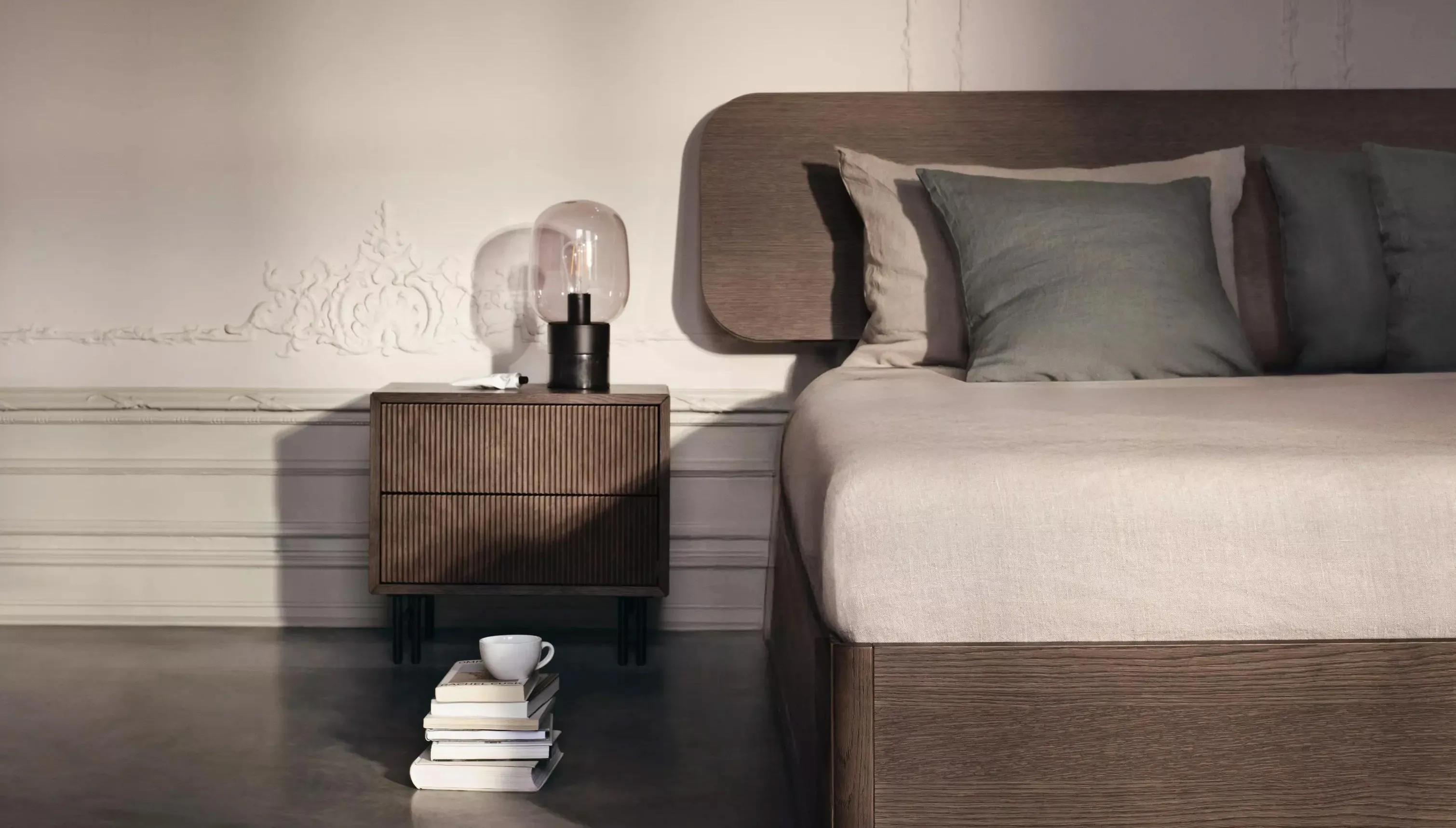 Кровать Element с настенным изголовьем  -  Под заказ в интерьере