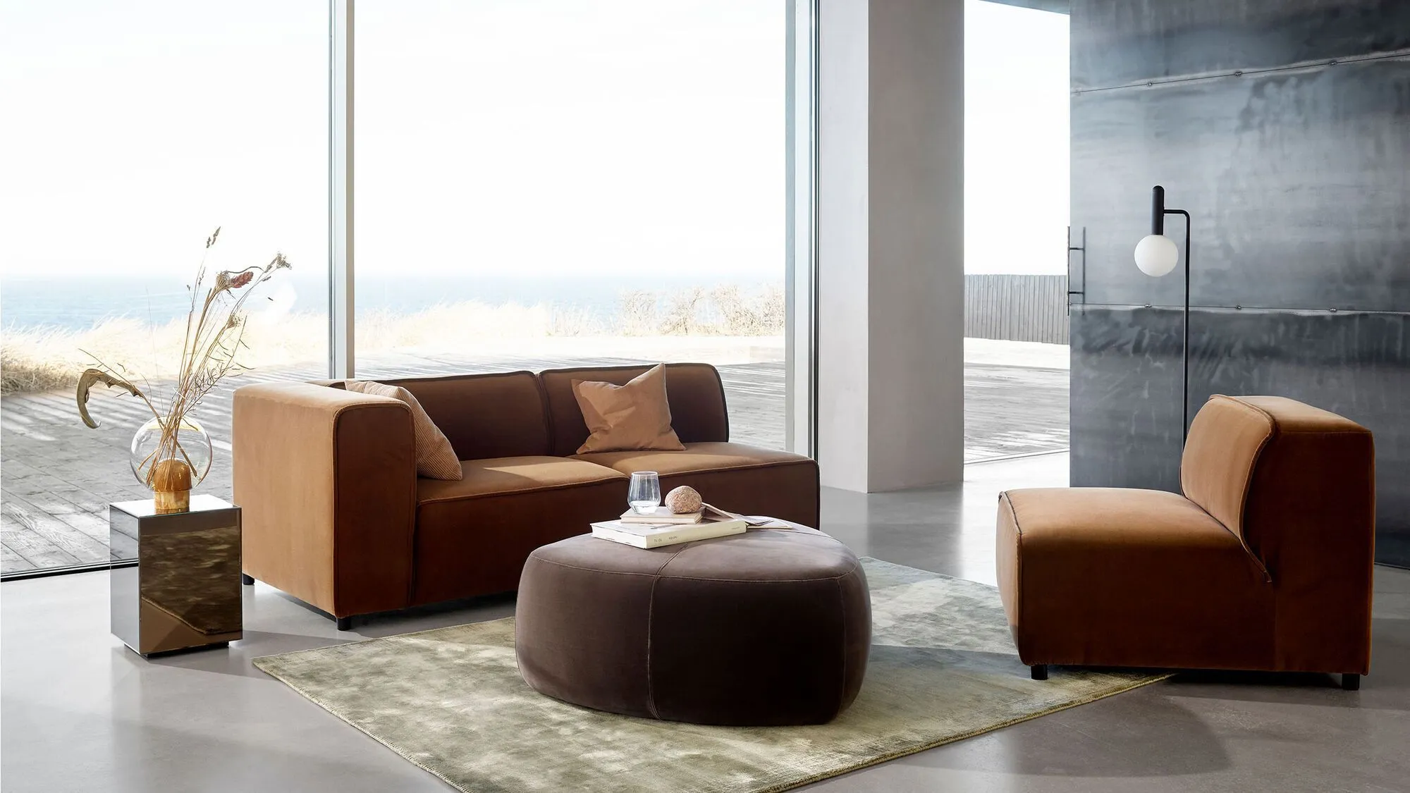 Диван Carmo с модулем для отдыха - Napoli 2252 Ткань золотисто-бежевого цвета  -  Под заказ в интерьере