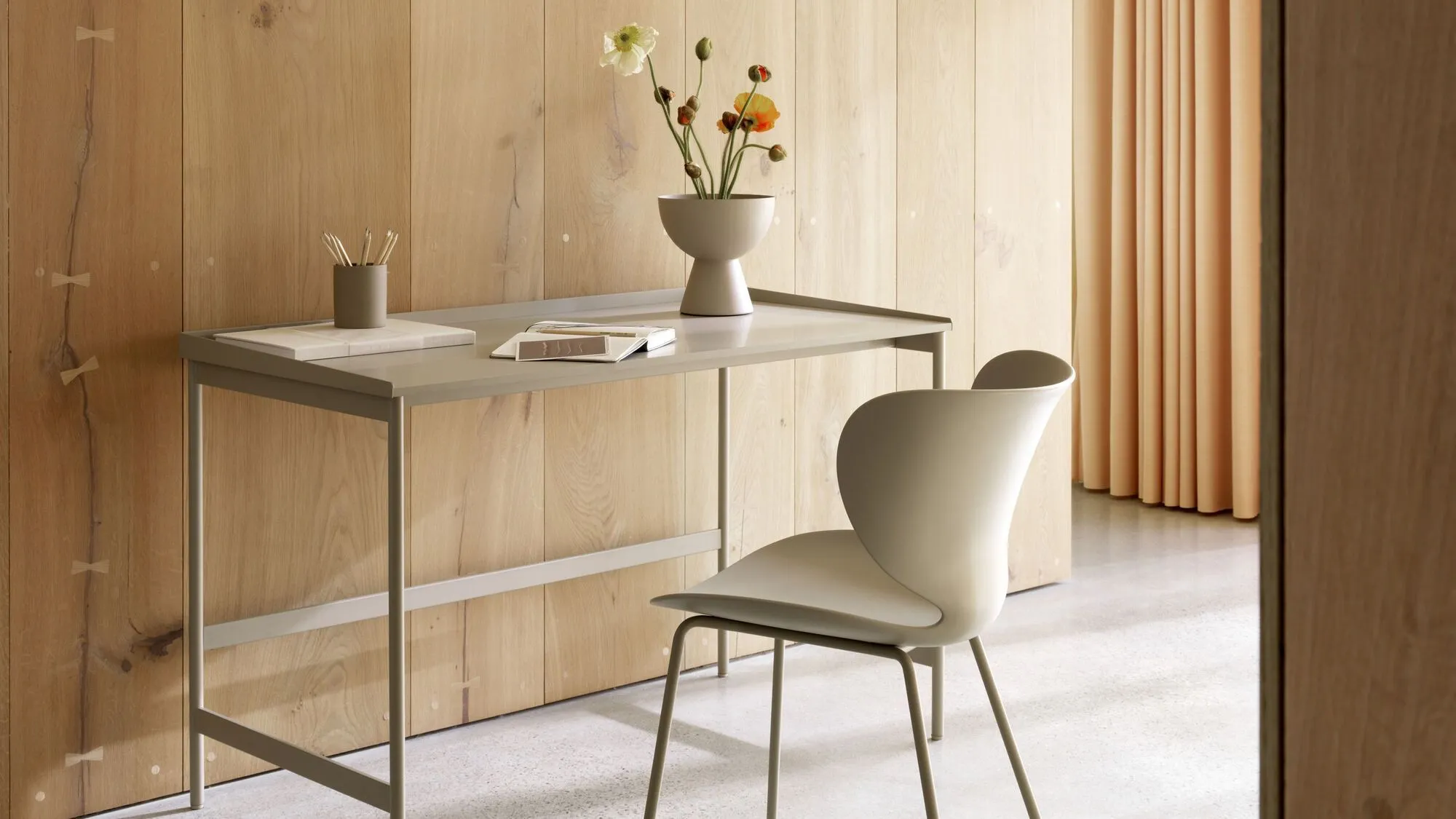 Cтул Hamilton с функцией вращения обивка - York  5121 Kожа светло-зеленая -  Под заказ в интерьере