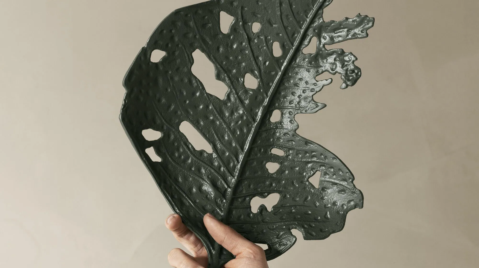 Скульптура Dye leaf -  Под заказ в интерьере