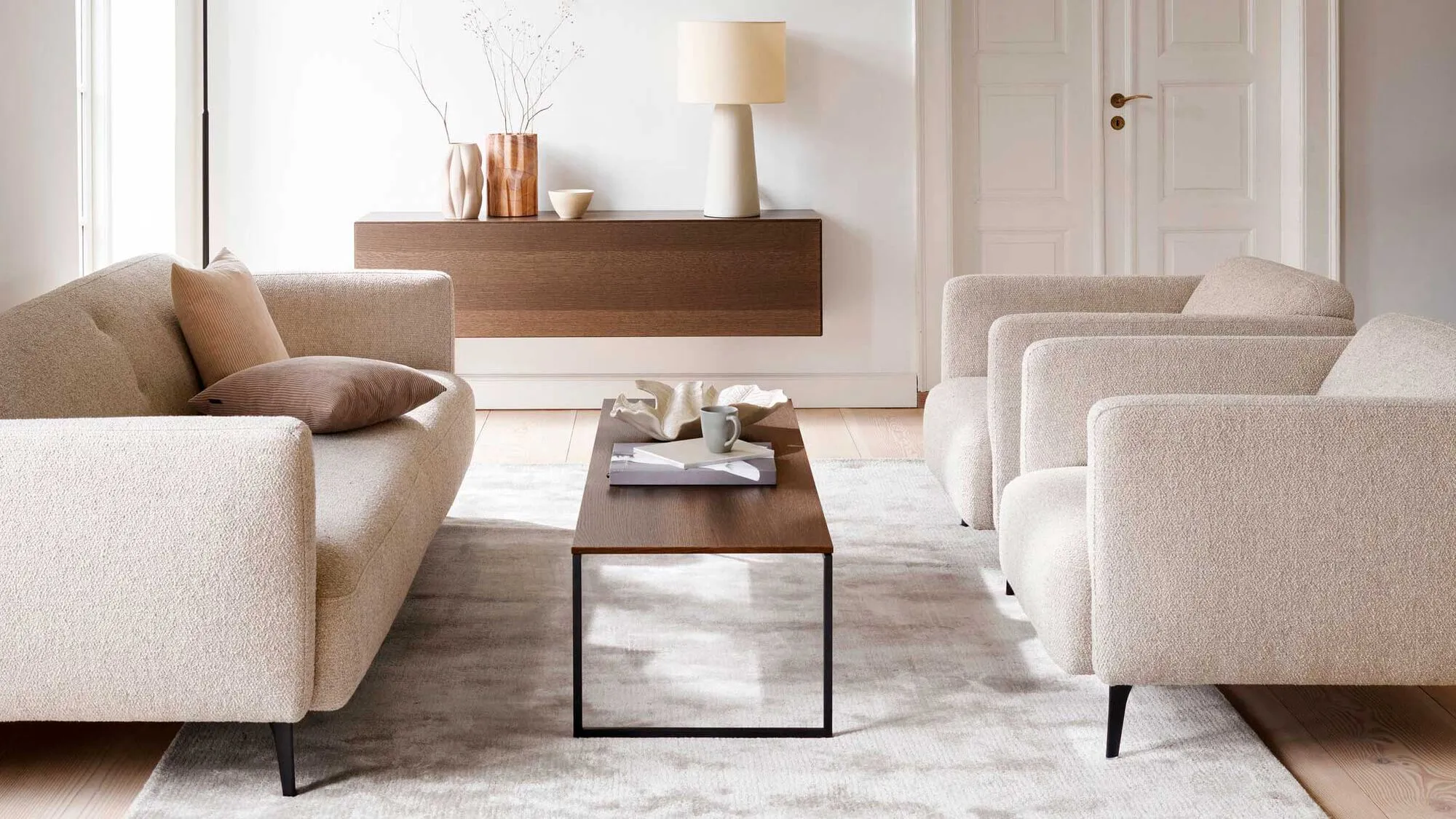 Настенный шкаф Lugano с откидной дверцей -  Под заказ в интерьере