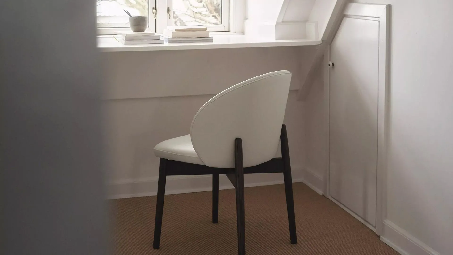 Обеденный стул Princeton - Skagen 3163 Темно-синяя ткань  -  Под заказ в интерьере