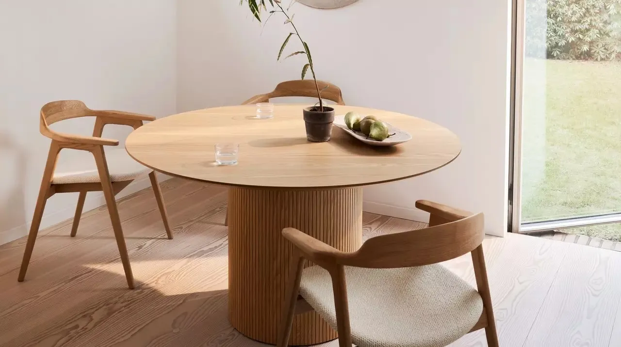 Обеденный стул Seoul - Nordic Grain 5130 Кожа черного цвета -  В наличии в интерьере