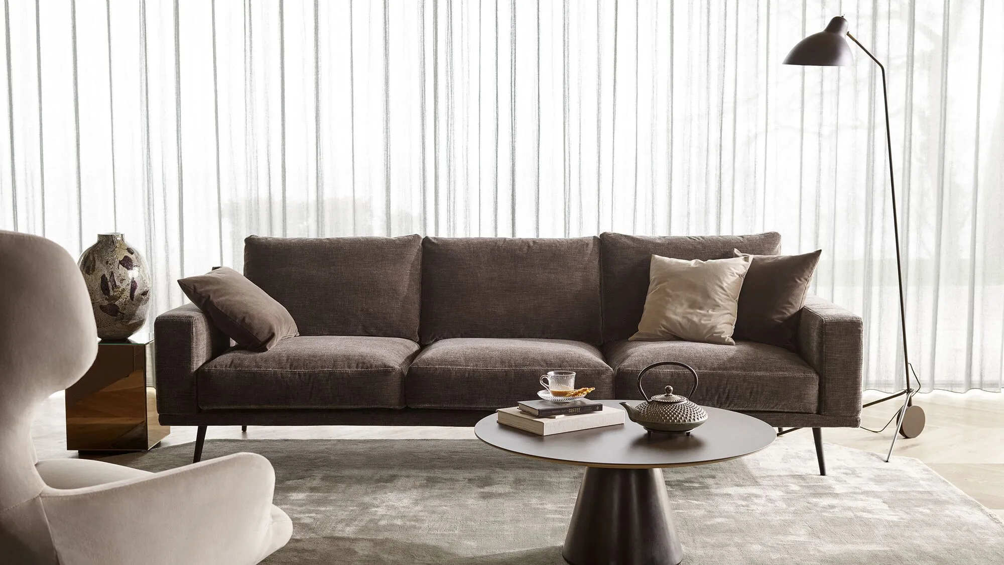 Диван Carlton - Tomelilla fabric 3142 Grey  -  Под заказ в интерьере