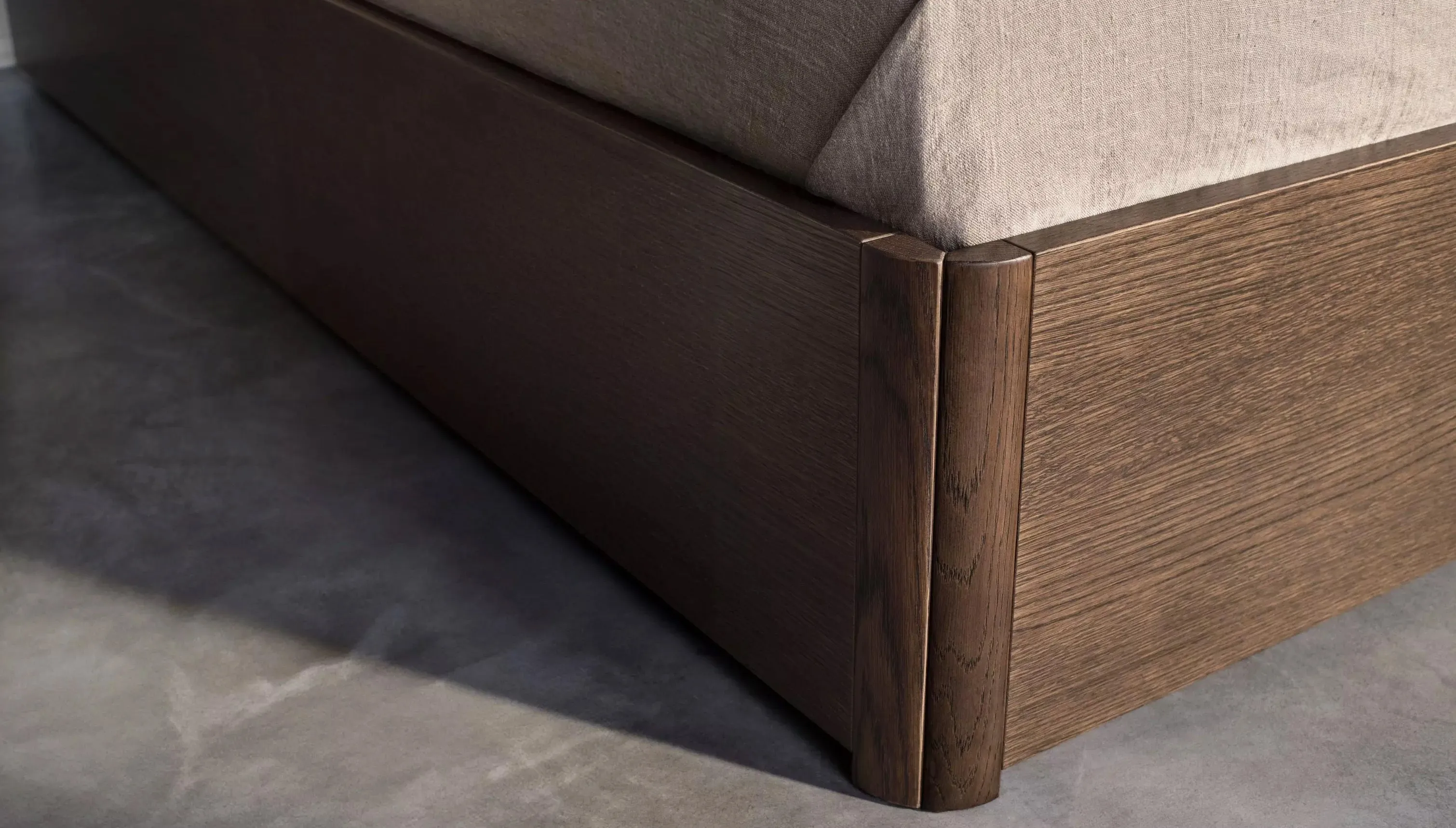 Кровать Element с настенным изголовьем  -  Под заказ в интерьере