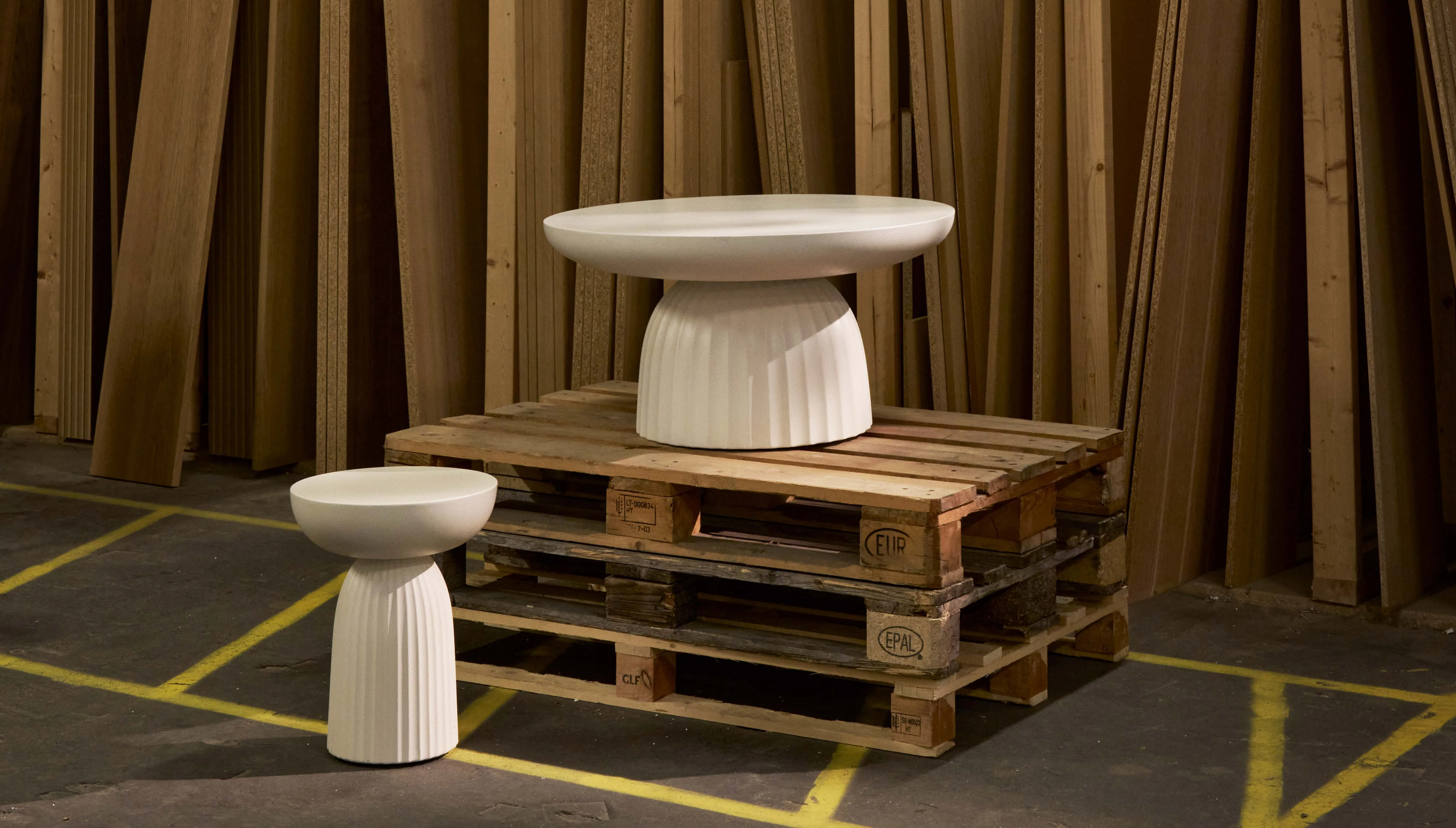 Приставной стол Expose -  Под заказ в интерьере