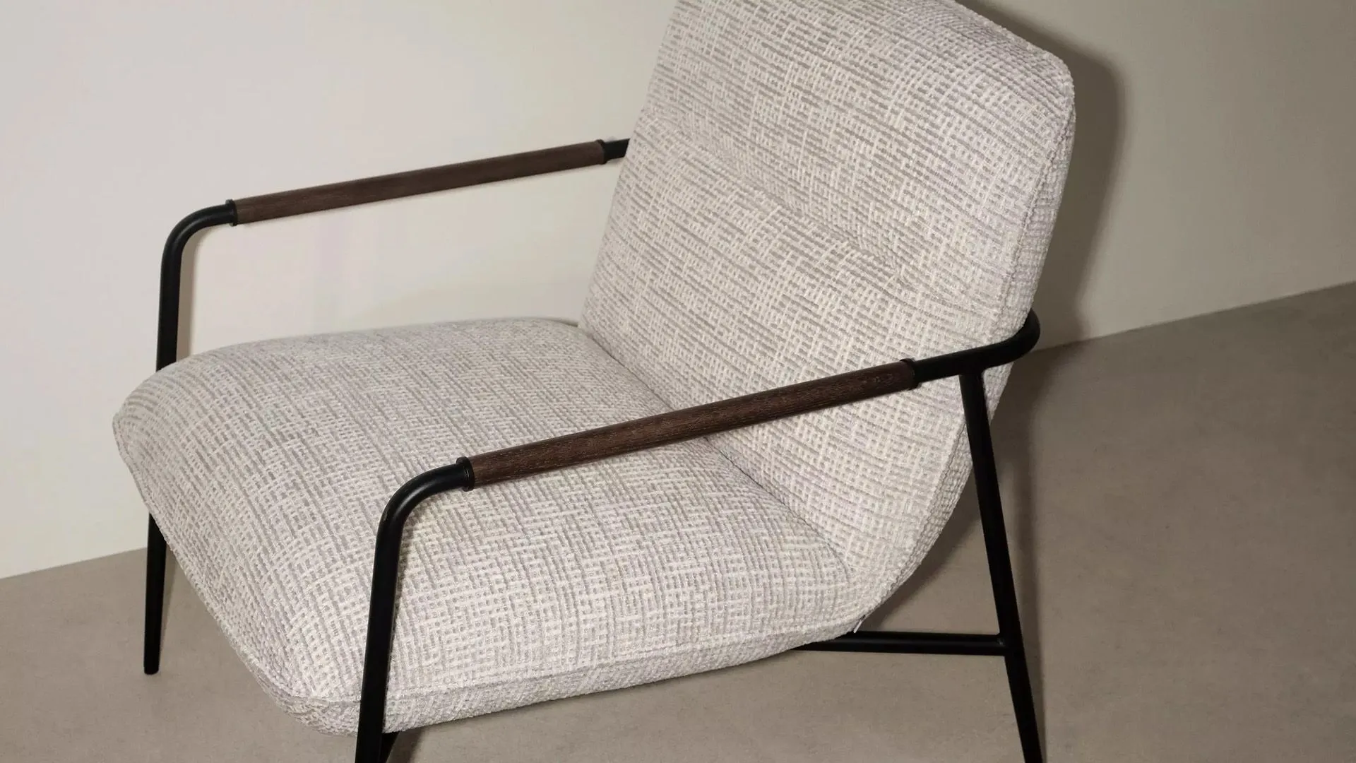 Кресло Terni - Nordic Grain 5131 Кожа цвета камня -  Под заказ в интерьере