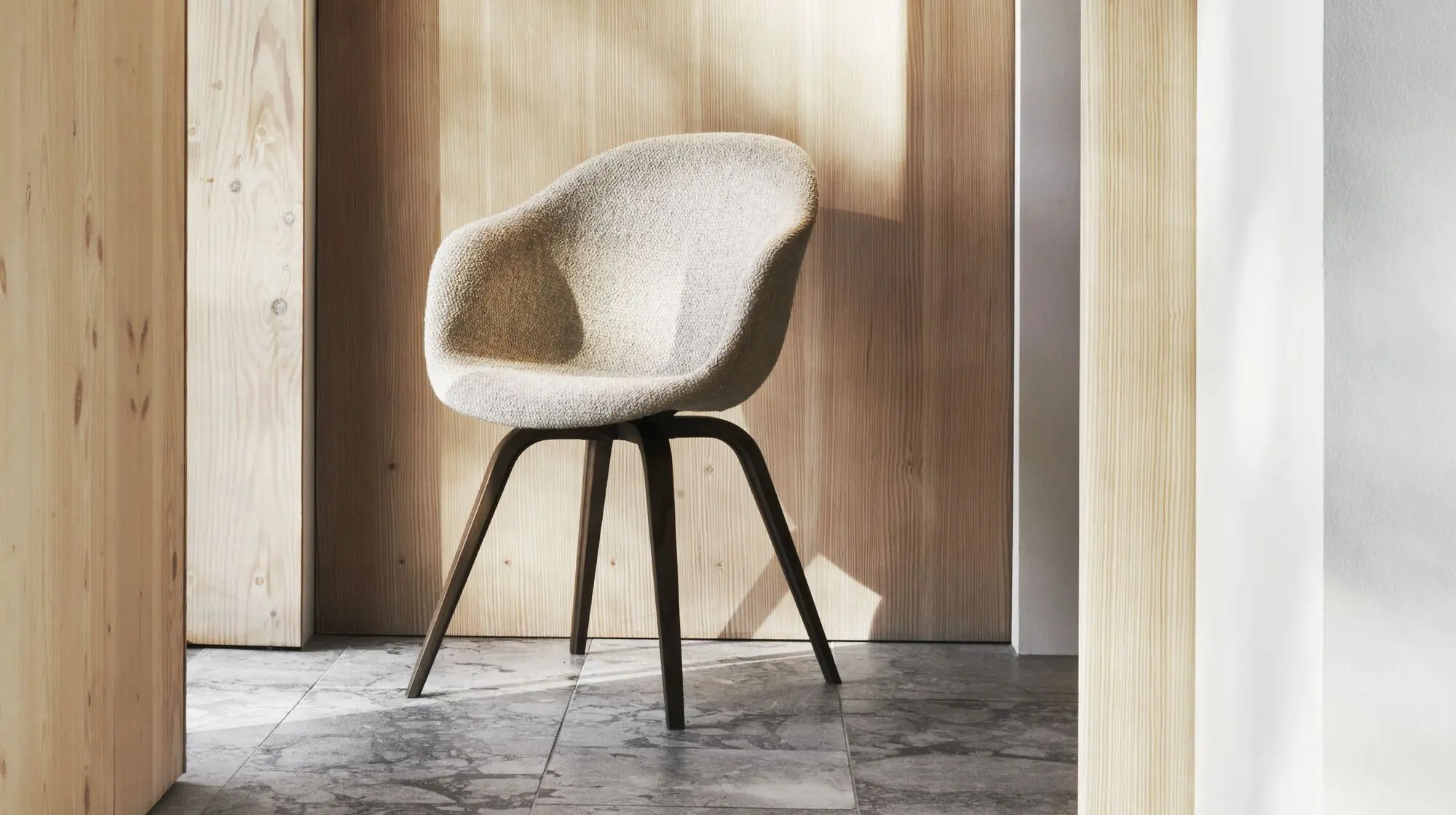 Обеденный стул Hauge - York 5122 Кожа светло-коричневого цвета  -  Под заказ в интерьере