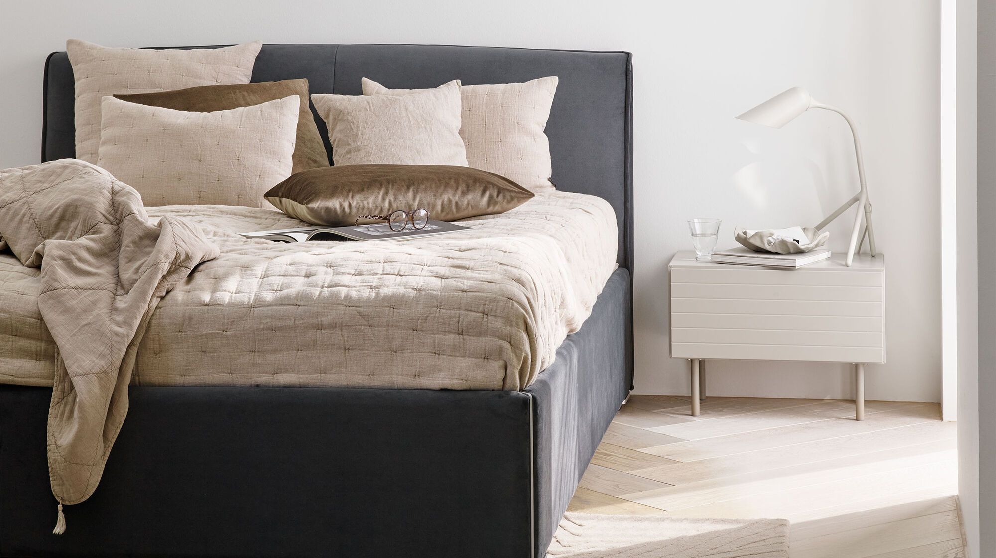 Настольная лампа Curious -  Под заказ в интерьере