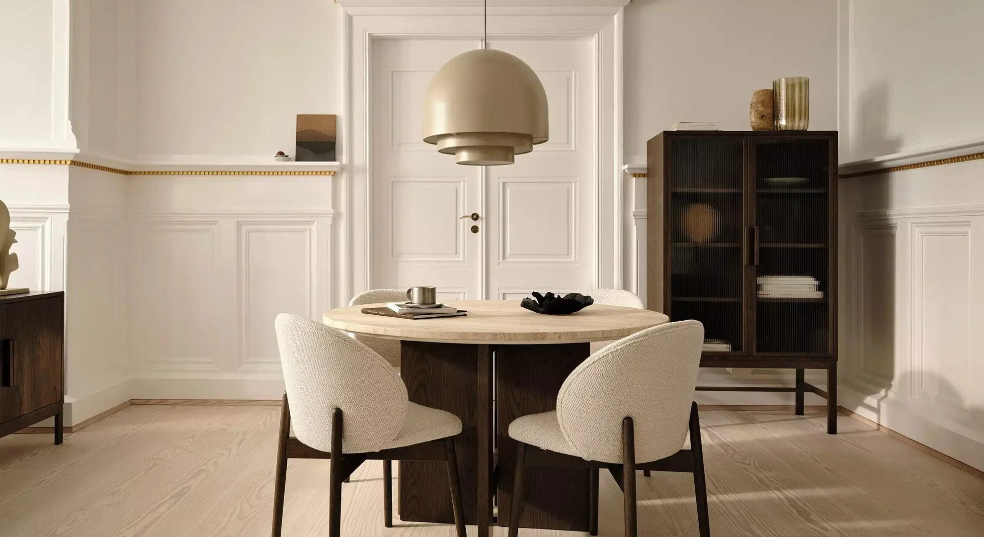 Axo 7220 Обеденный стол, dark oak veneer/dark oak veneer/Dark oak solid. H74ЅxШ119cm. (Неизвестная характеристика) -  Под заказ в интерьере