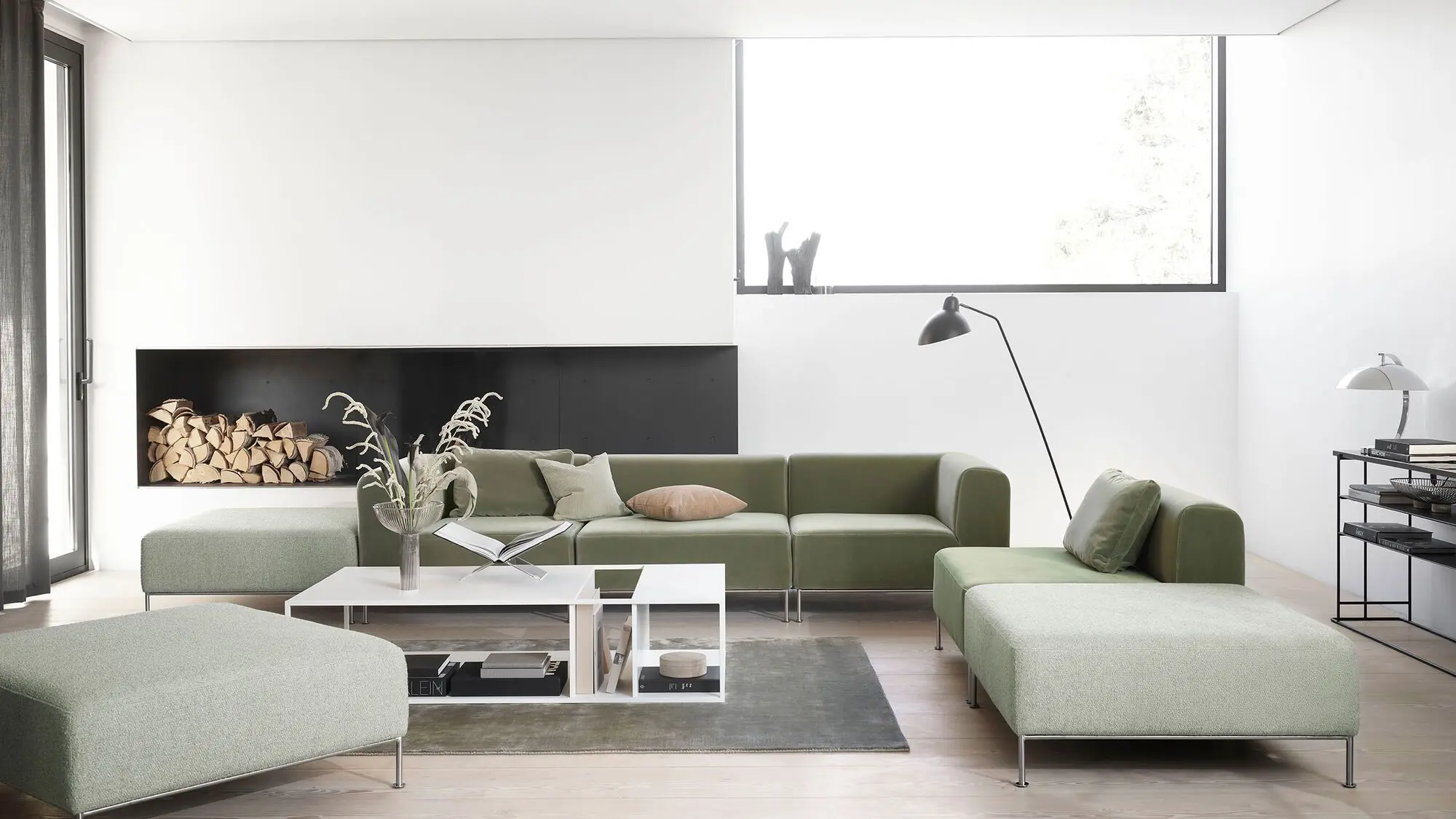 Настенная лампа Demand -  Под заказ в интерьере