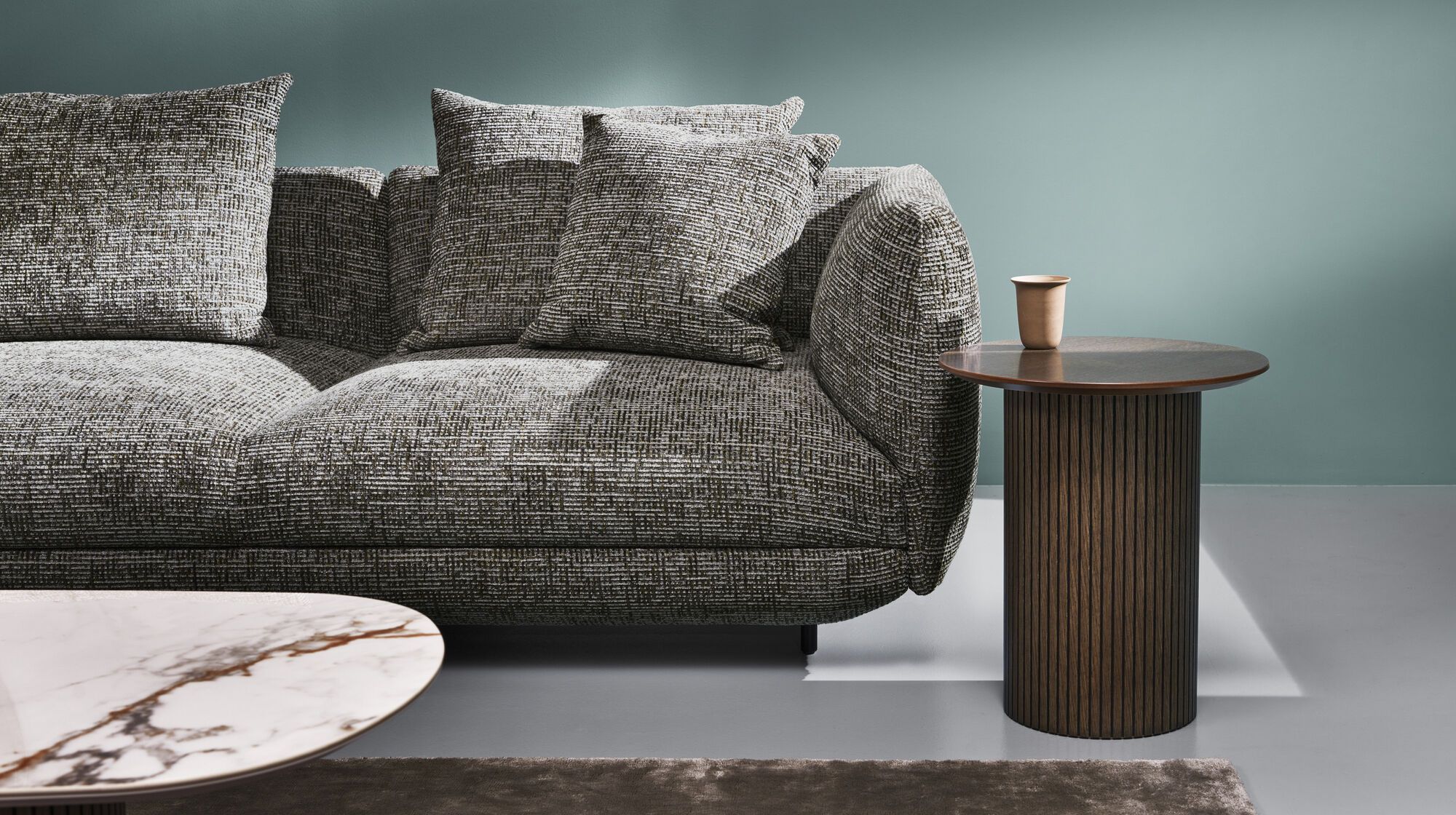 2-местный модуль Salamanca с 2 подлокотниками -  Frisco 2058 Темно-зеленая ткань -  Под заказ в интерьере