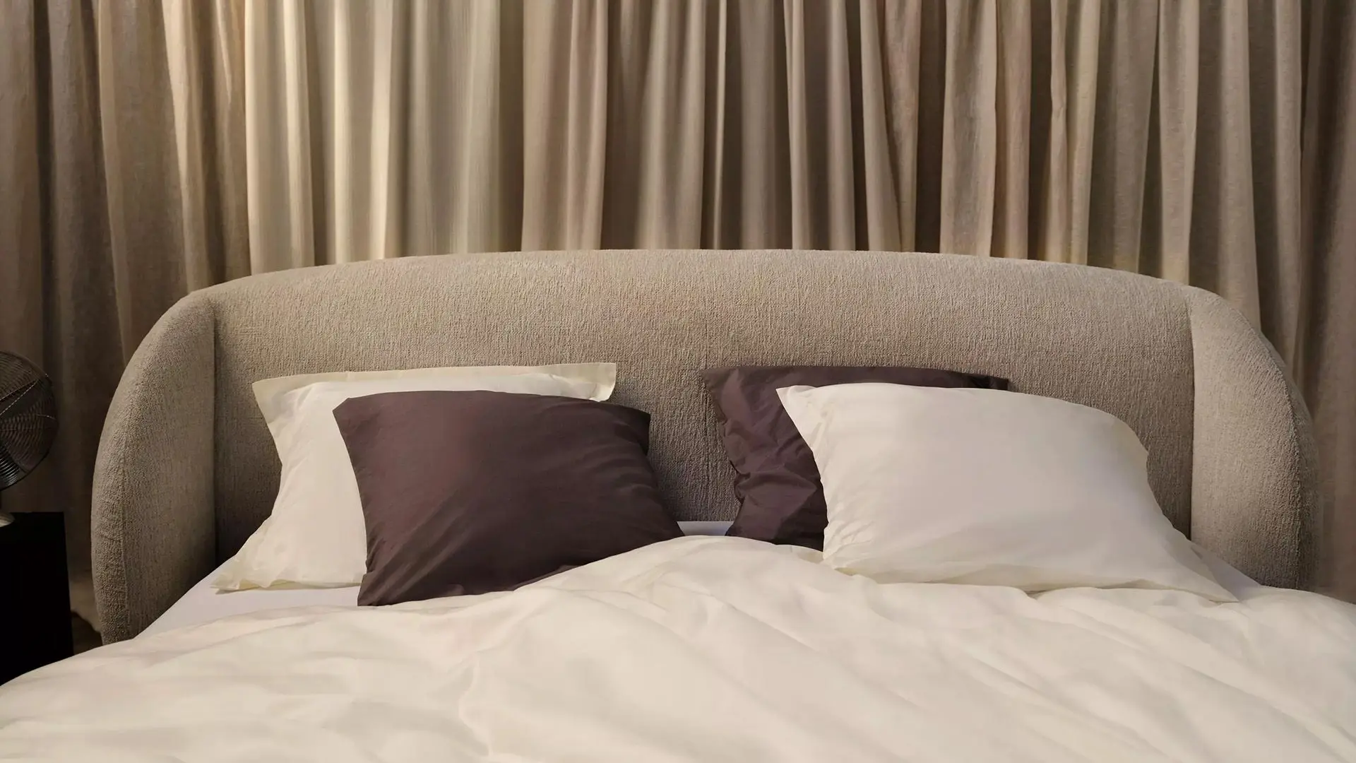 Кровать Bolzano - Arezzo ткань зеленого цвета 3334 -  Под заказ в интерьере