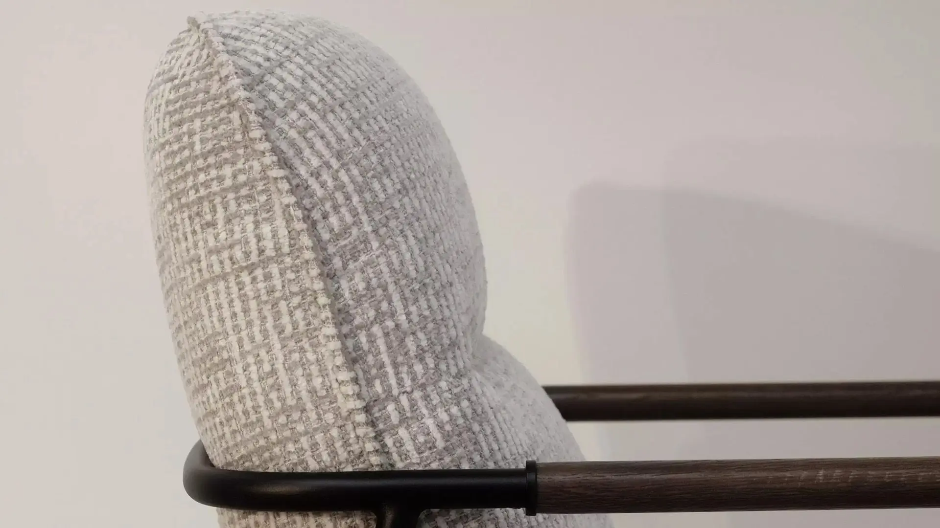 Кресло Terni - Nordic Grain 5131 Кожа цвета камня -  Под заказ в интерьере