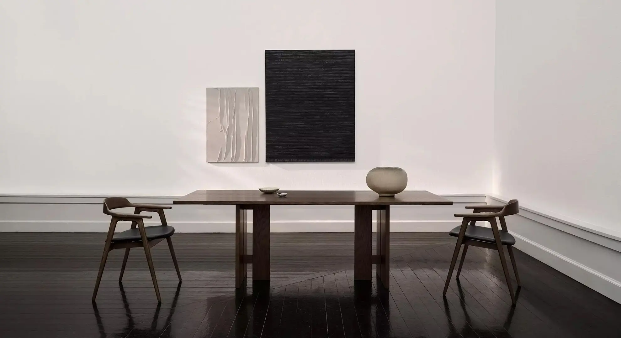 Axo 7240 Обеденный стол, dark oak veneer/dark oak veneer/Dark oak solid. H74ЅxW90xL220cm. (Неизвестная характеристика) -  Под заказ в интерьере