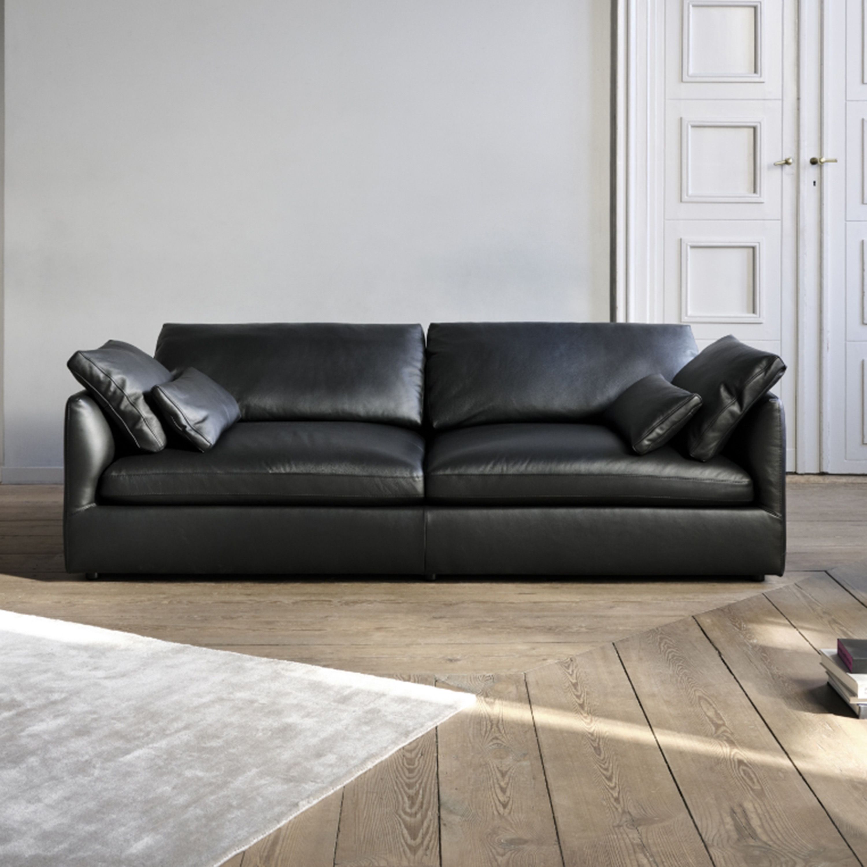   Трехместные диваны