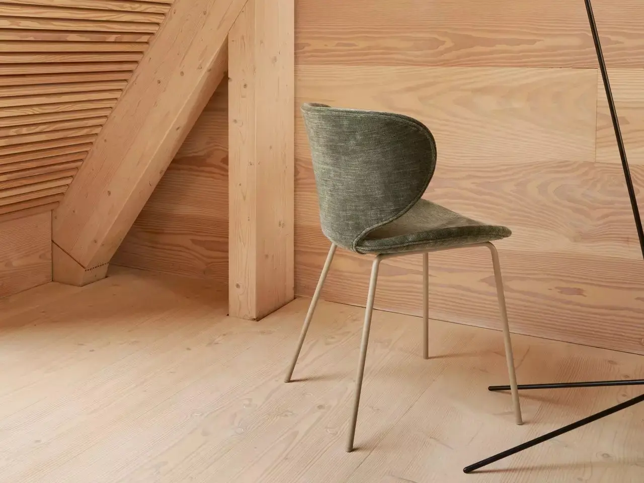 Cтул Hamilton без поворотной функции - Skagen 3165 Зеленая ткань  -  Под заказ в интерьере