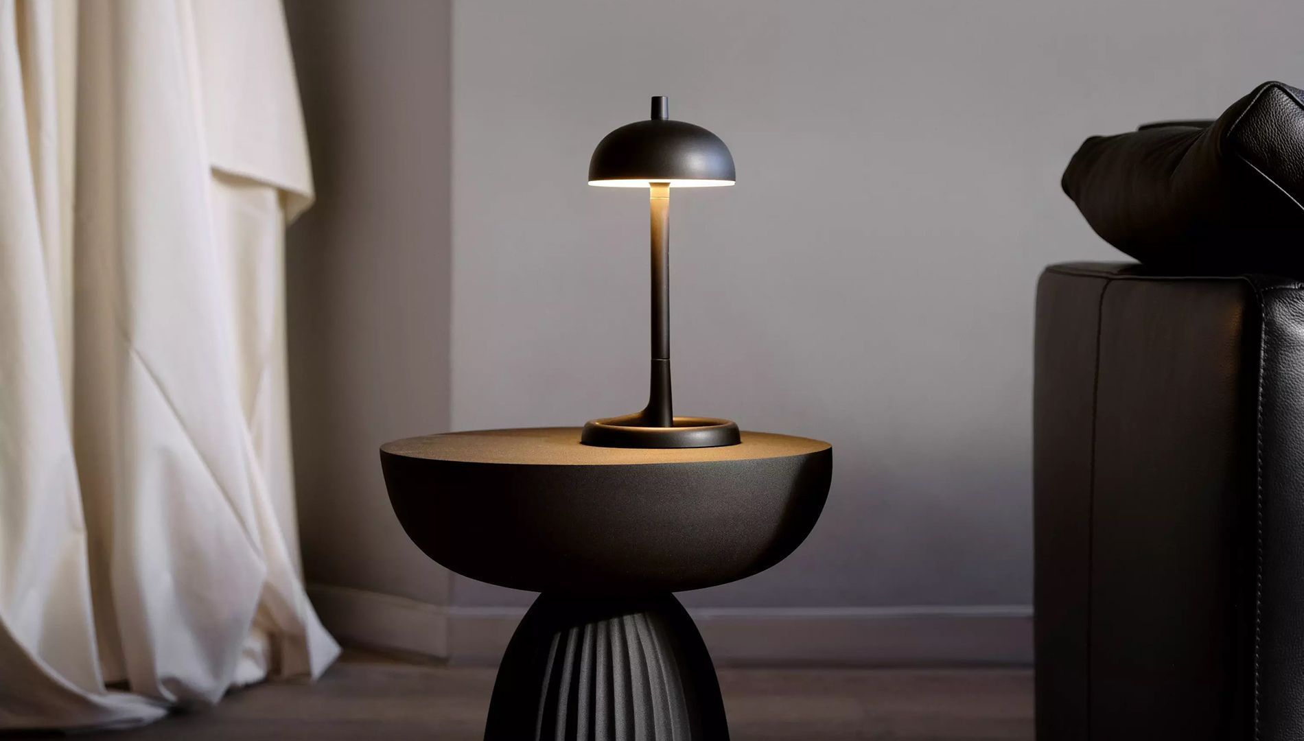 Настольная лампа Paris -  Под заказ в интерьере