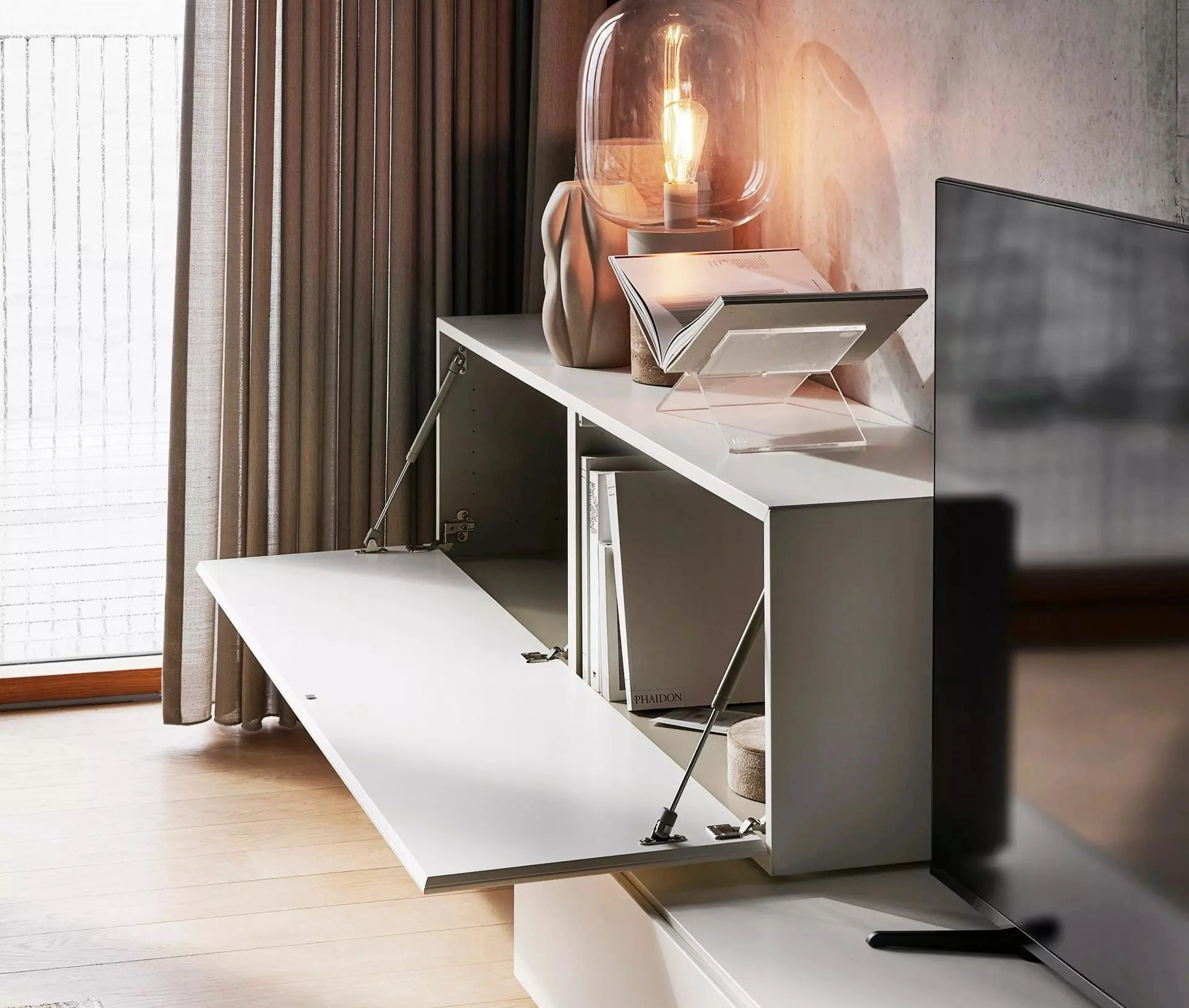 Комод Lugano с ящиком и откидной дверцей в интерьере