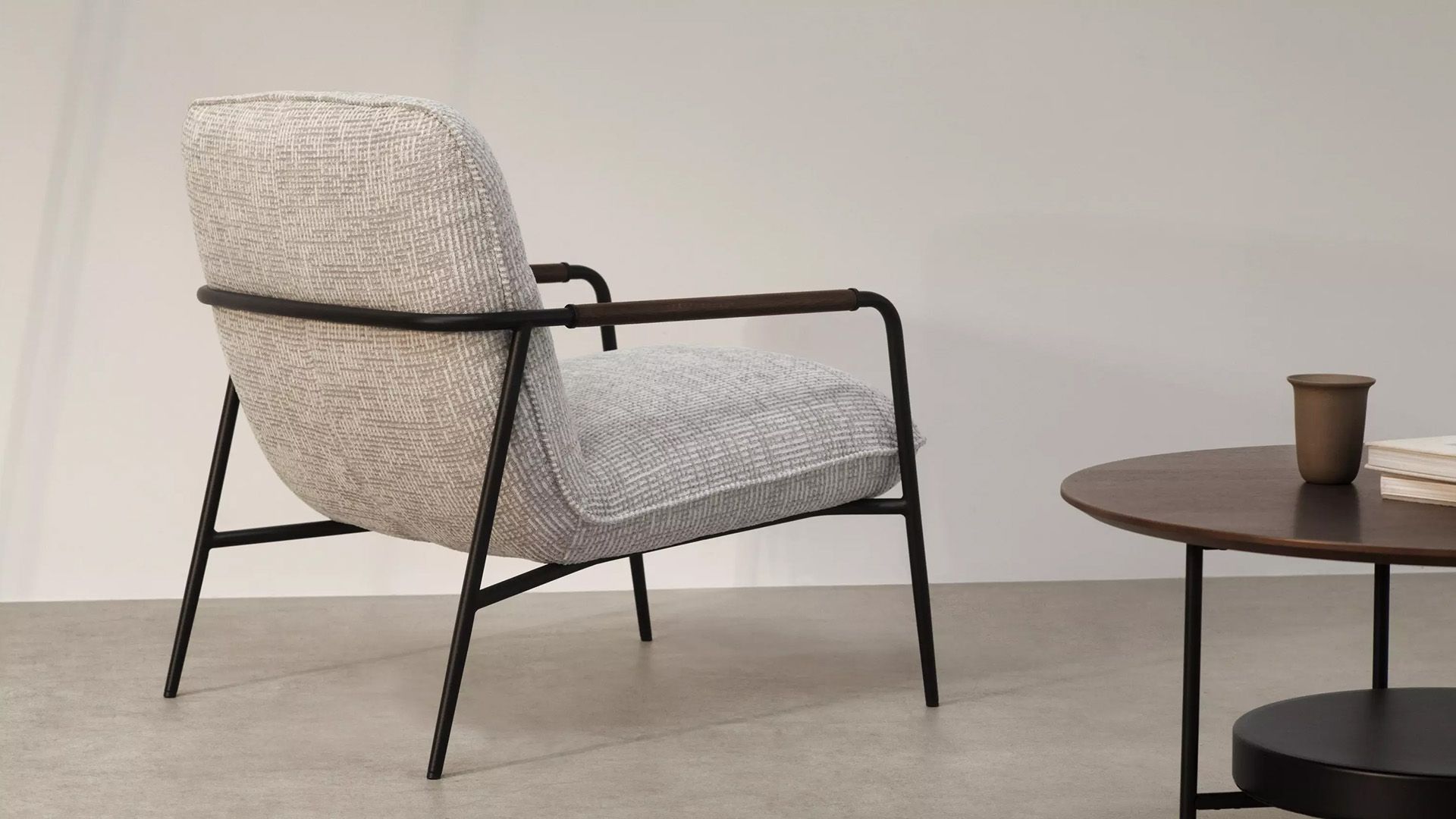 Кресло Terni - Nordic Grain 5130 Кожа черного цвета -  Под заказ в интерьере