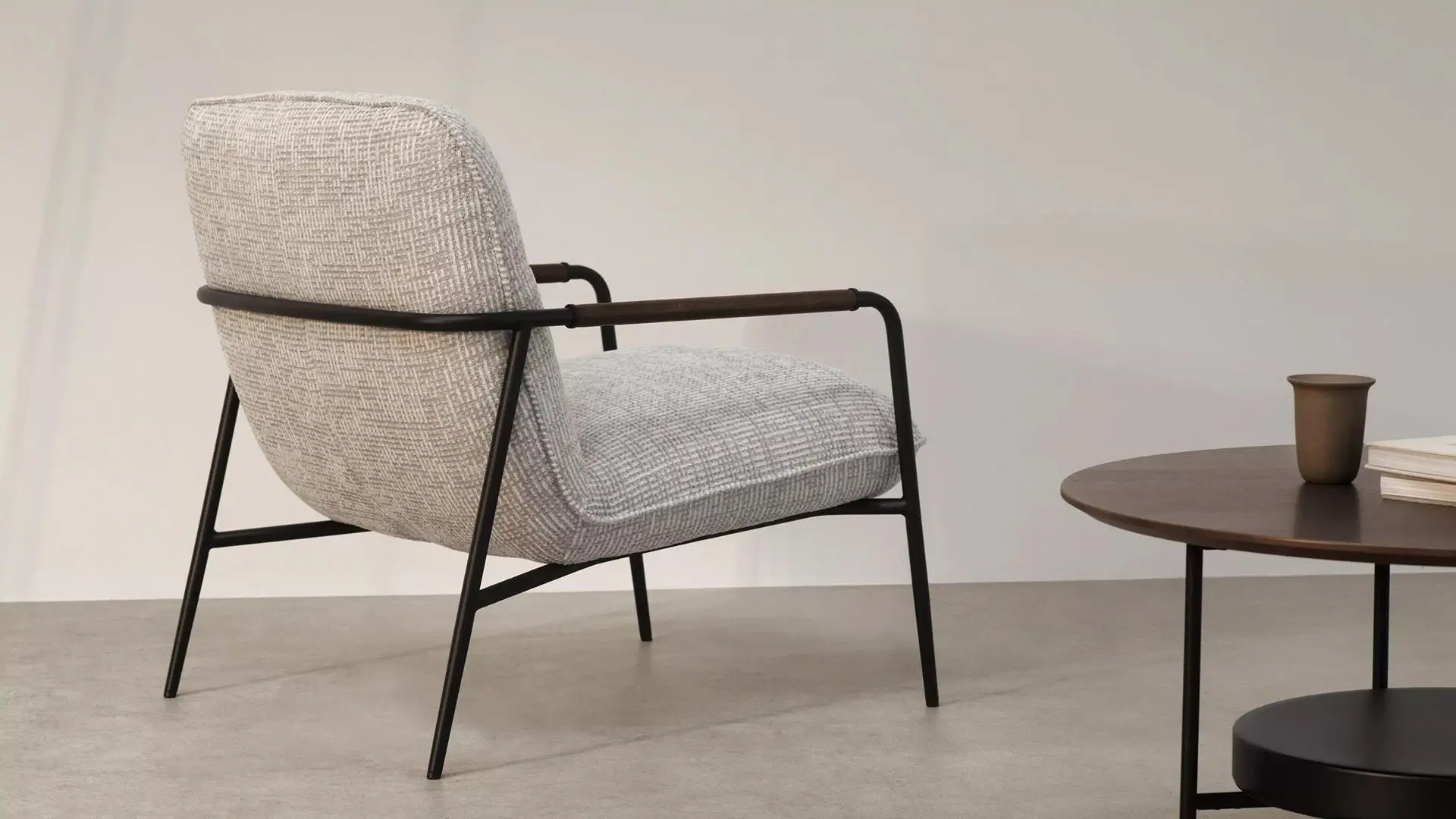 Кресло Terni - Nordic Grain 5131 Кожа цвета камня -  Под заказ в интерьере