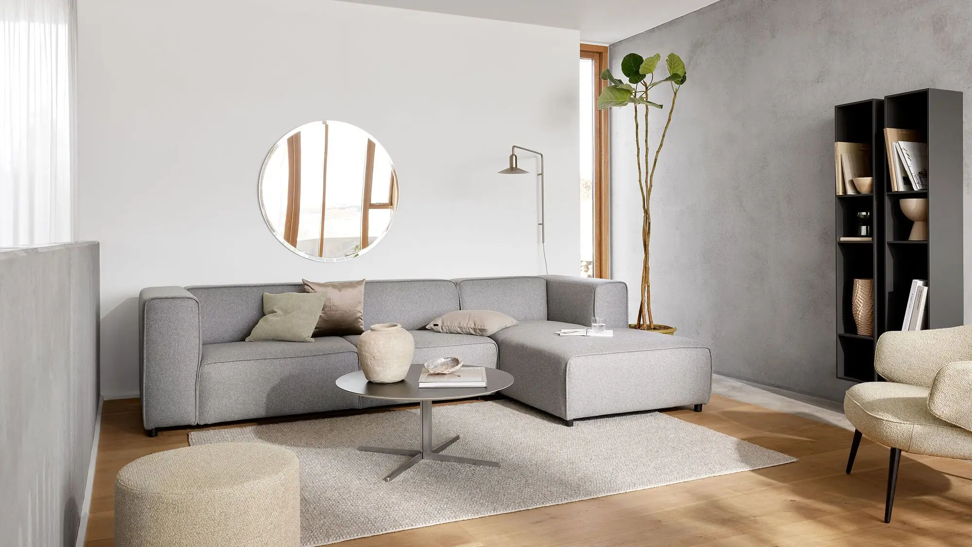 Диван Carmo с модулем для отдыха - Frisco 2057 Ткань цвета кэмел с функцией акваклин  -  Под заказ в интерьере