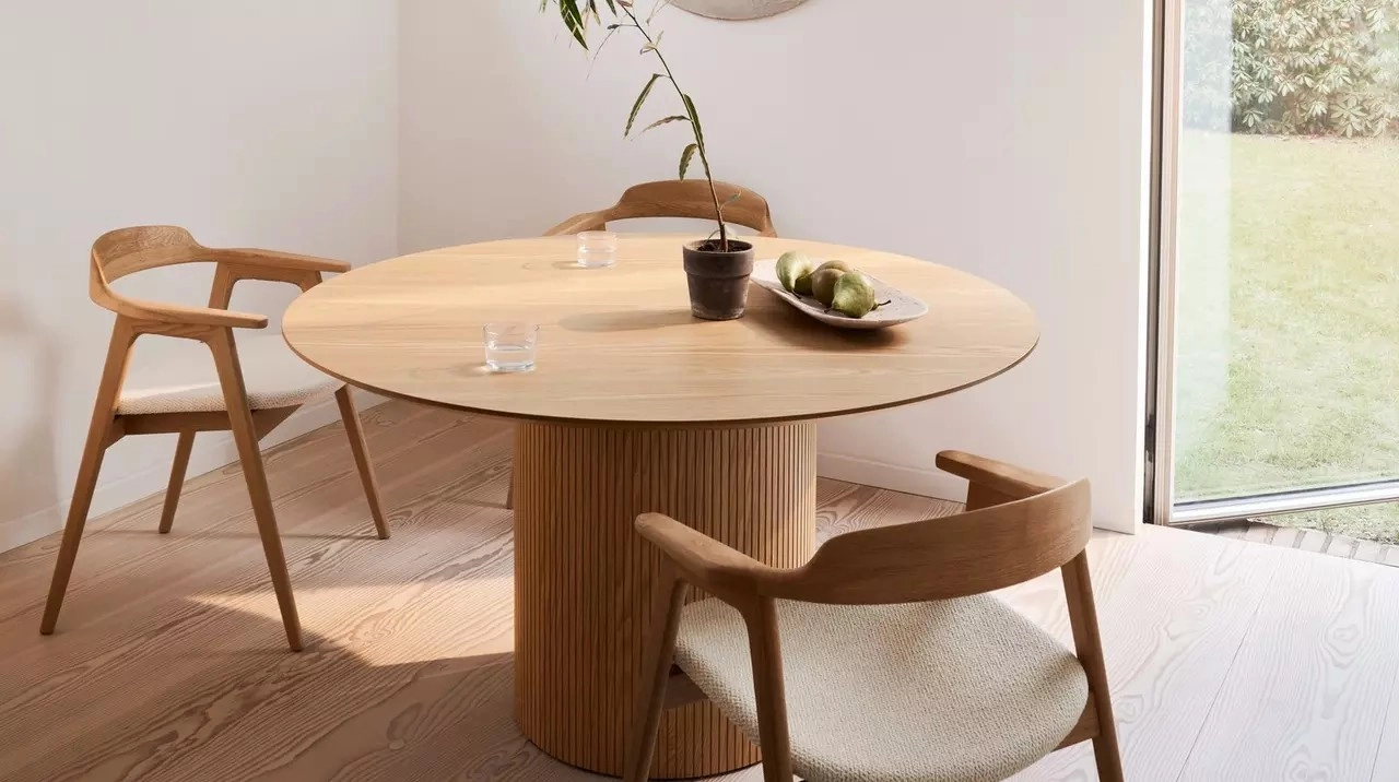 Обеденный стул Seoul - Nordic Grain 5130 Кожа черного цвета -  В наличии в интерьере