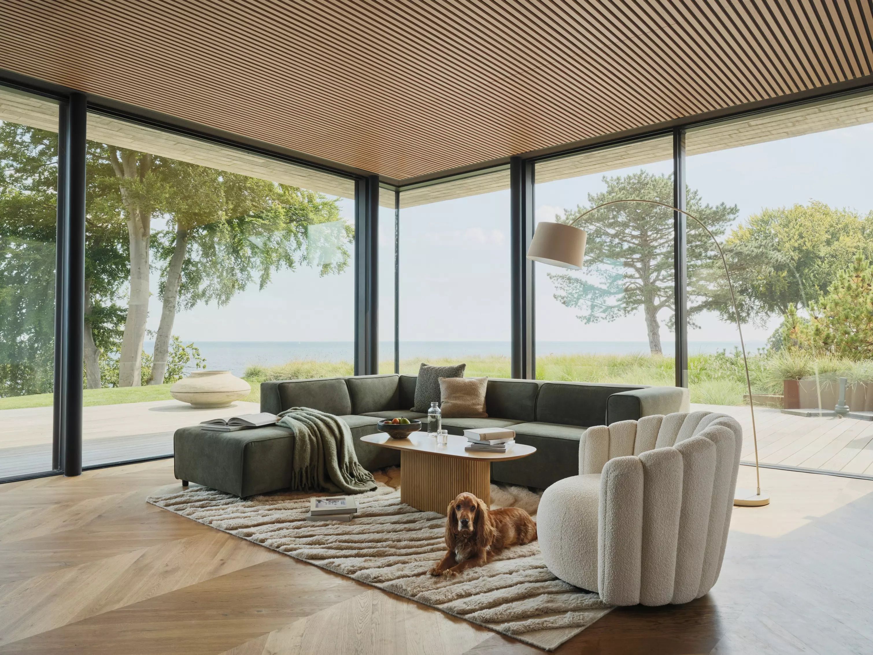 Кресло Sweet Art c поворотным основанием - Frisco 2065 Ткань тёмно-синего цвета  -  Под заказ в интерьере