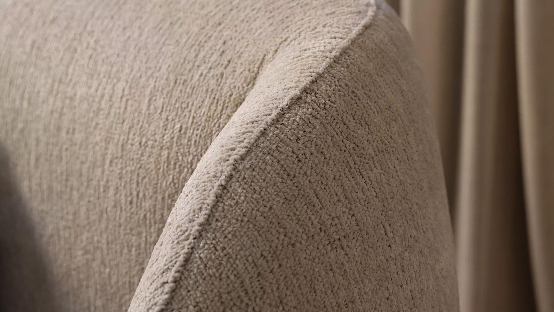 Кровать Bolzano - Bologna ткань песочного цвета 3254 -  Под заказ в интерьере