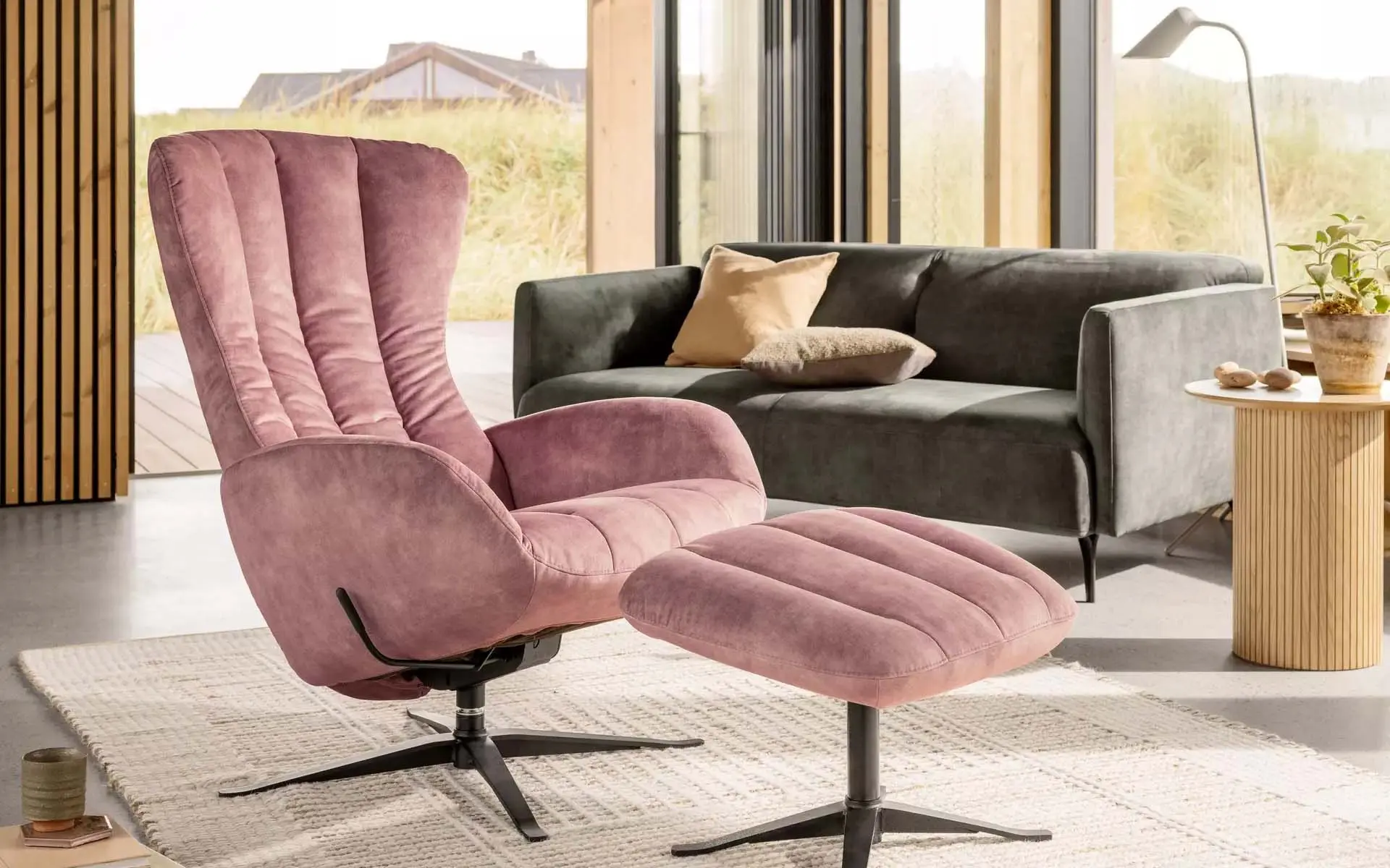 Кресло Tilburg с функцией вращения -  Ravello 3220 Ткань песочного цвета  -  Под заказ в интерьере