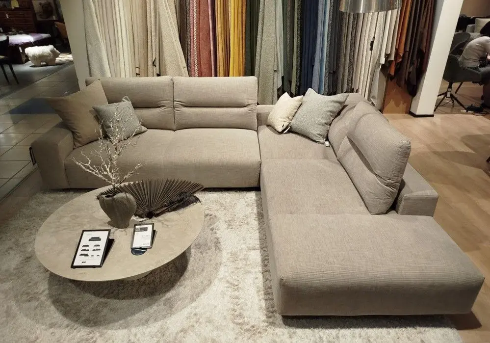 Угловой диван Hampton с регулируемой спинкой в интерьере