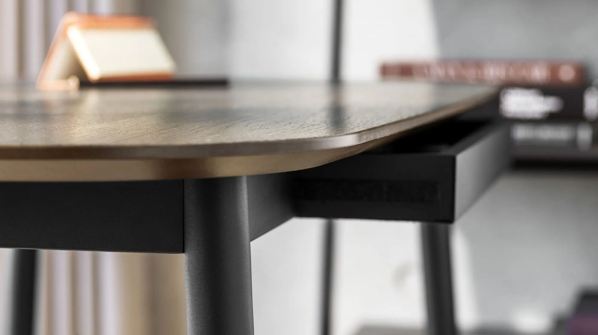 Рабочий стол Kingston -  Под заказ в интерьере