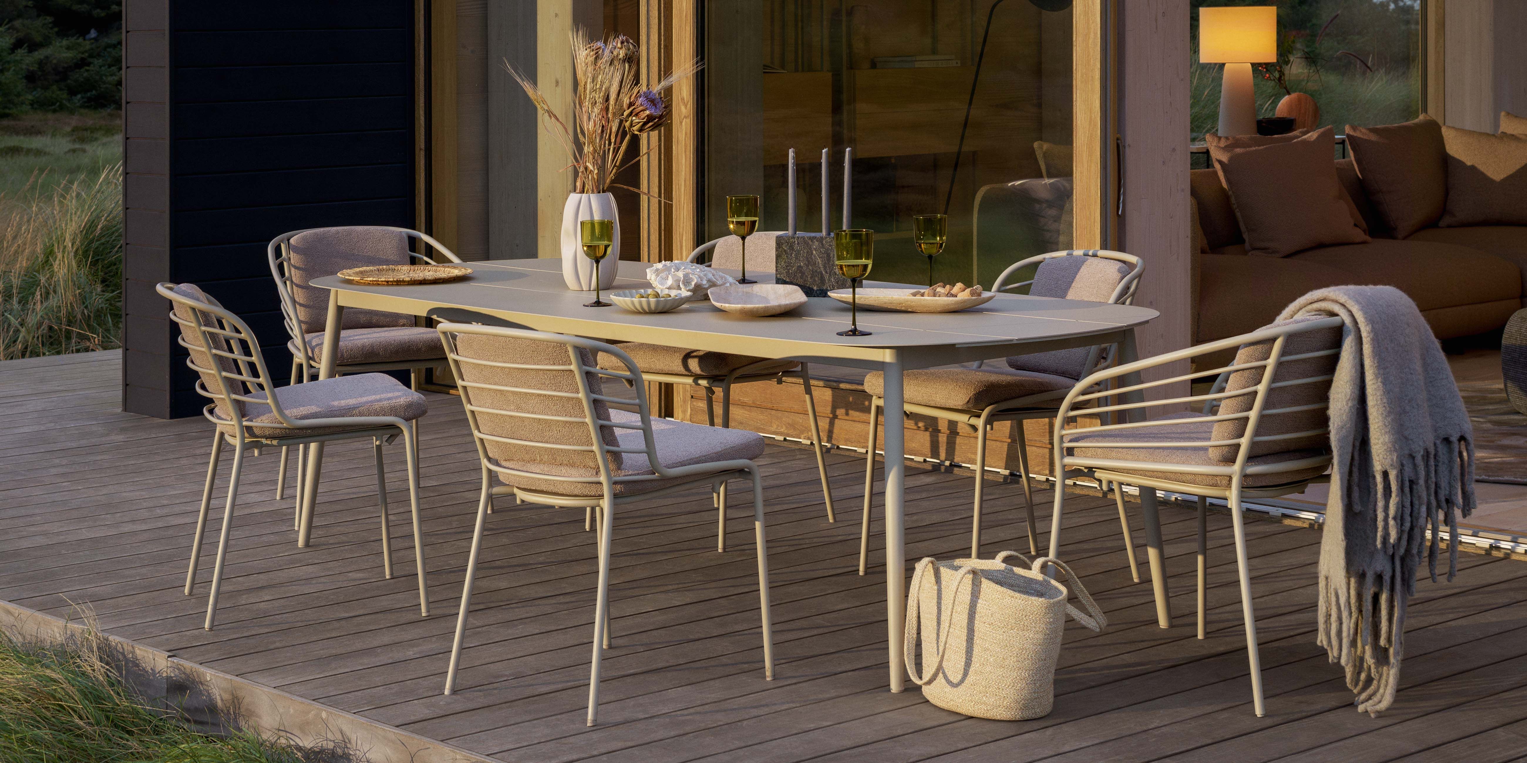   Обеденная мебель