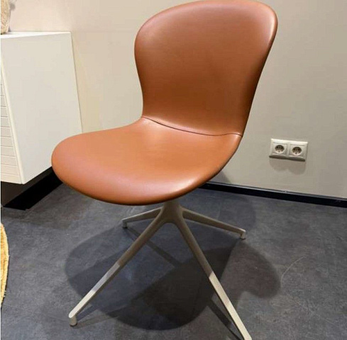 Стул Adelaide с функцией вращения