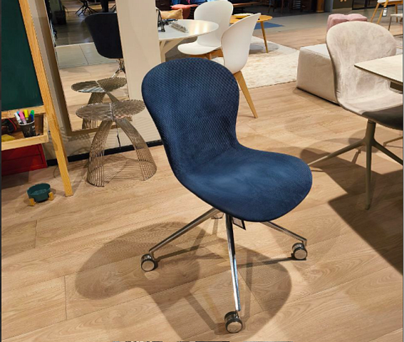 Стул Adelaide на колесах