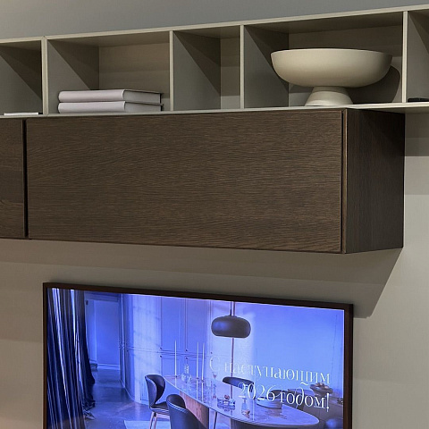 Настенный шкаф Lugano с откидной дверцей