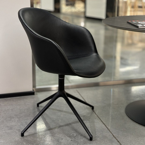 Cтул Adelaide с функцией вращения